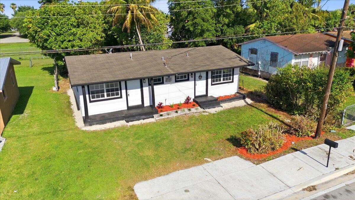 270 SW 10th Avenue, South Bay, FL 33493 — photo 4 of 32