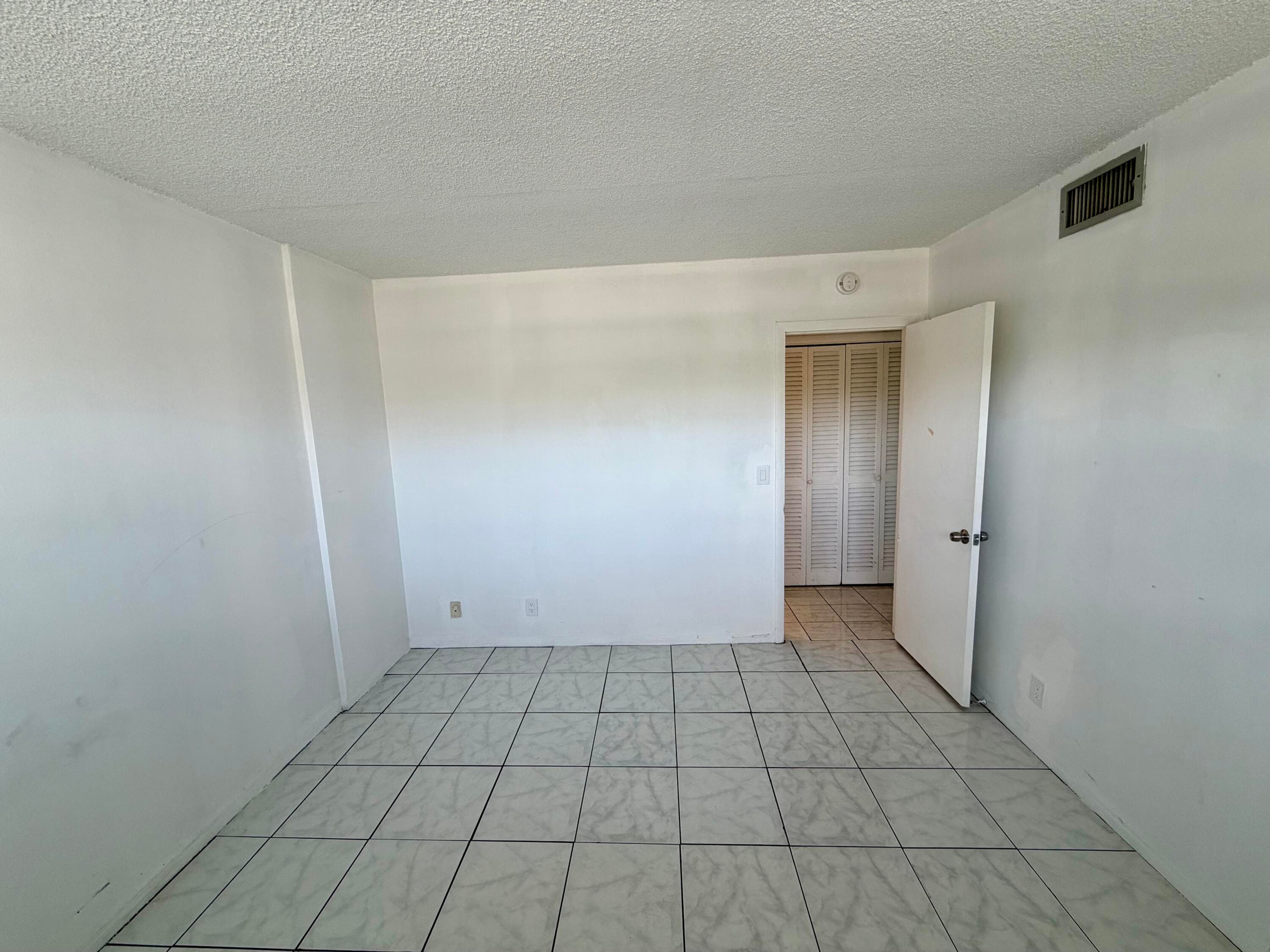 Condominium in Hallandale Beach — photo 10 of 14