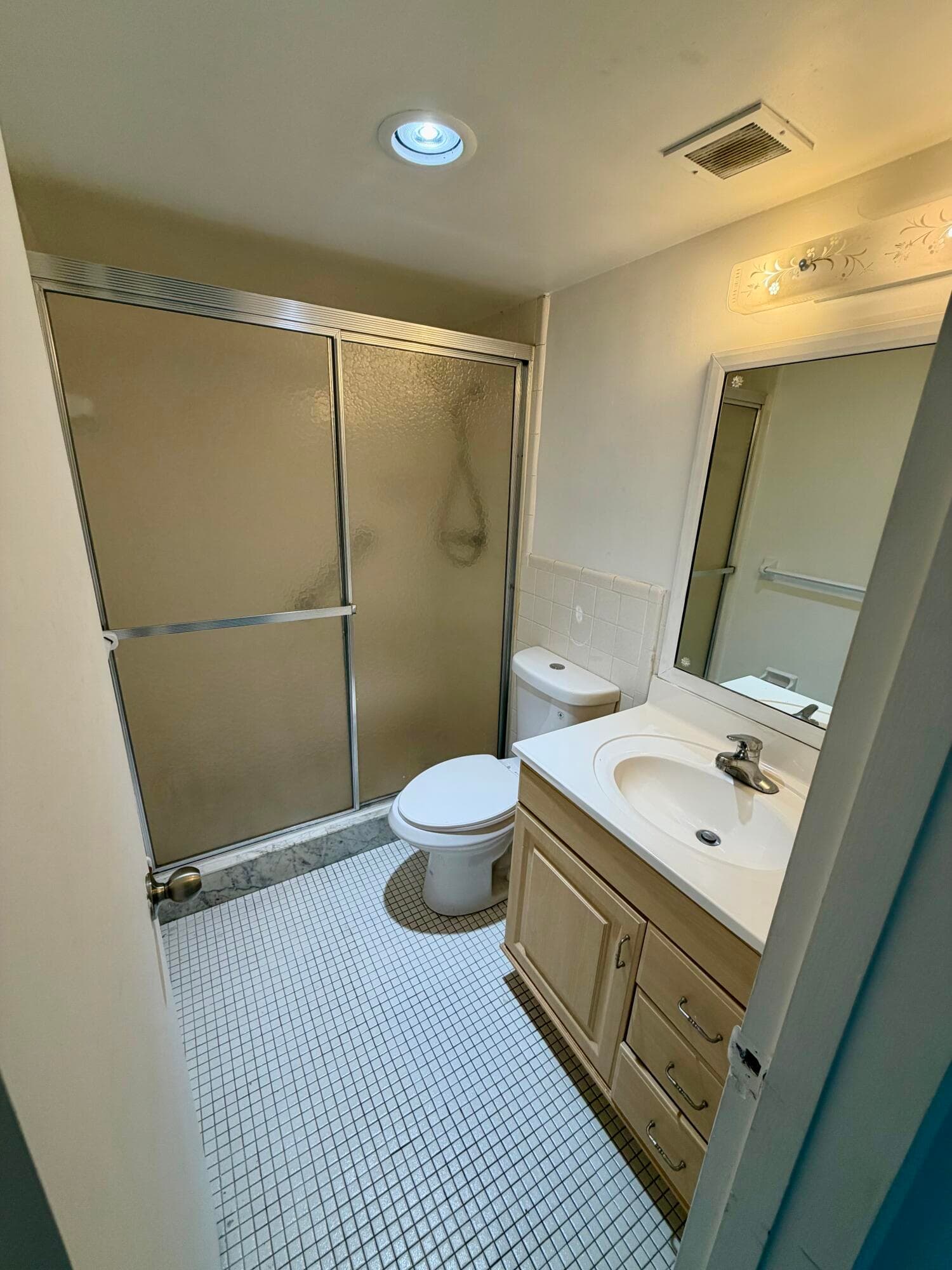 Condominium in Hallandale Beach — photo 11 of 14