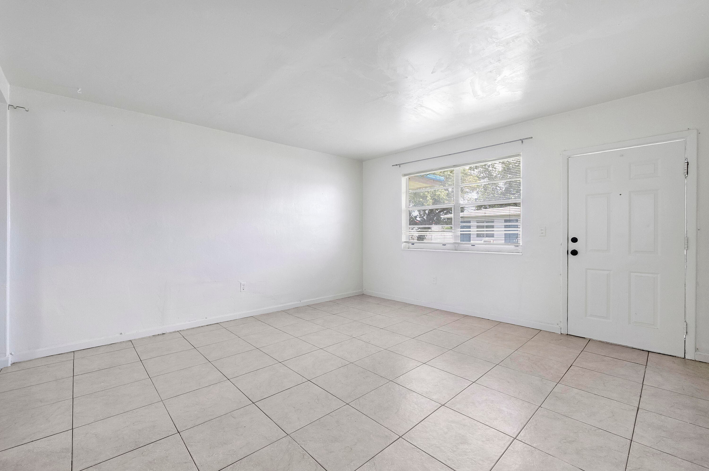 515 NE 150th Street 3, Miami, FL 33161 — photo 2 of 11