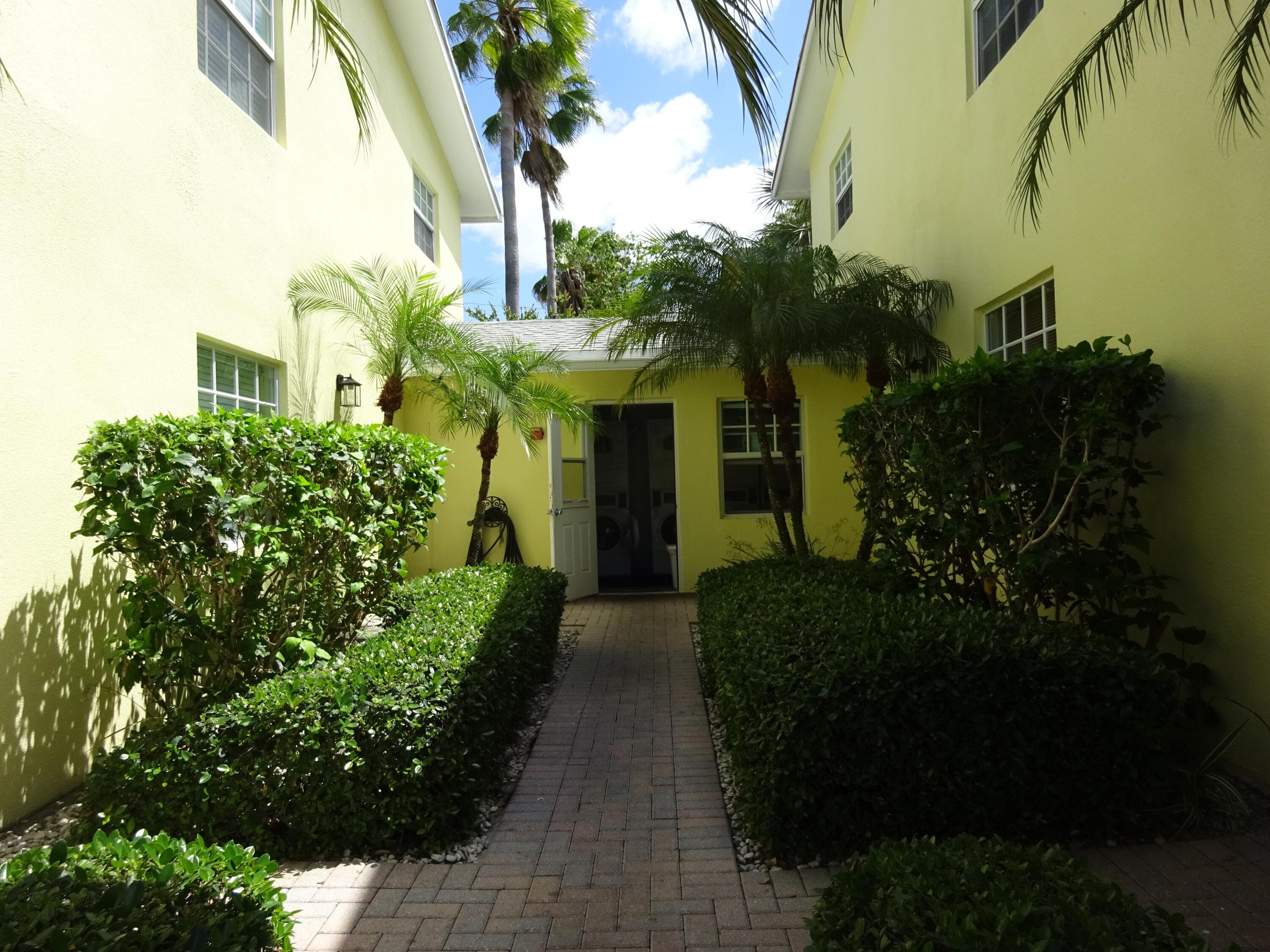 2660 NE 8th Avenue 208, Wilton Manors, FL 33334 — photo 17 of 19