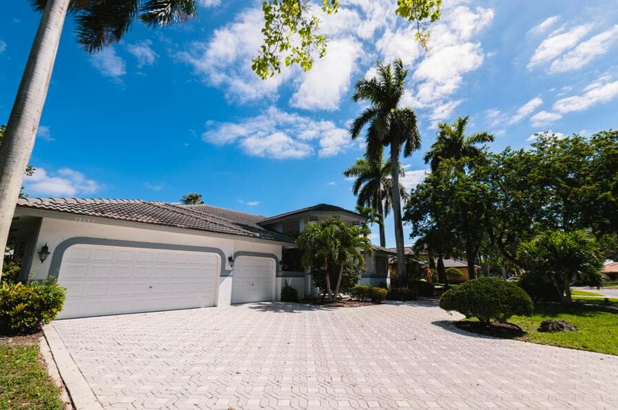 Single Family Residence in Coral Springs — photo 2 of 26
