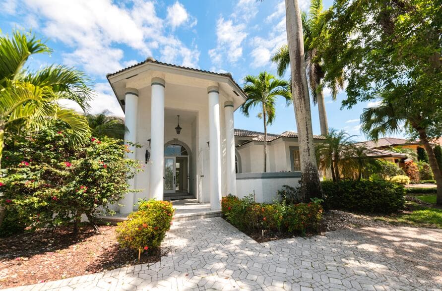 Single Family Residence in Coral Springs — photo 3 of 26