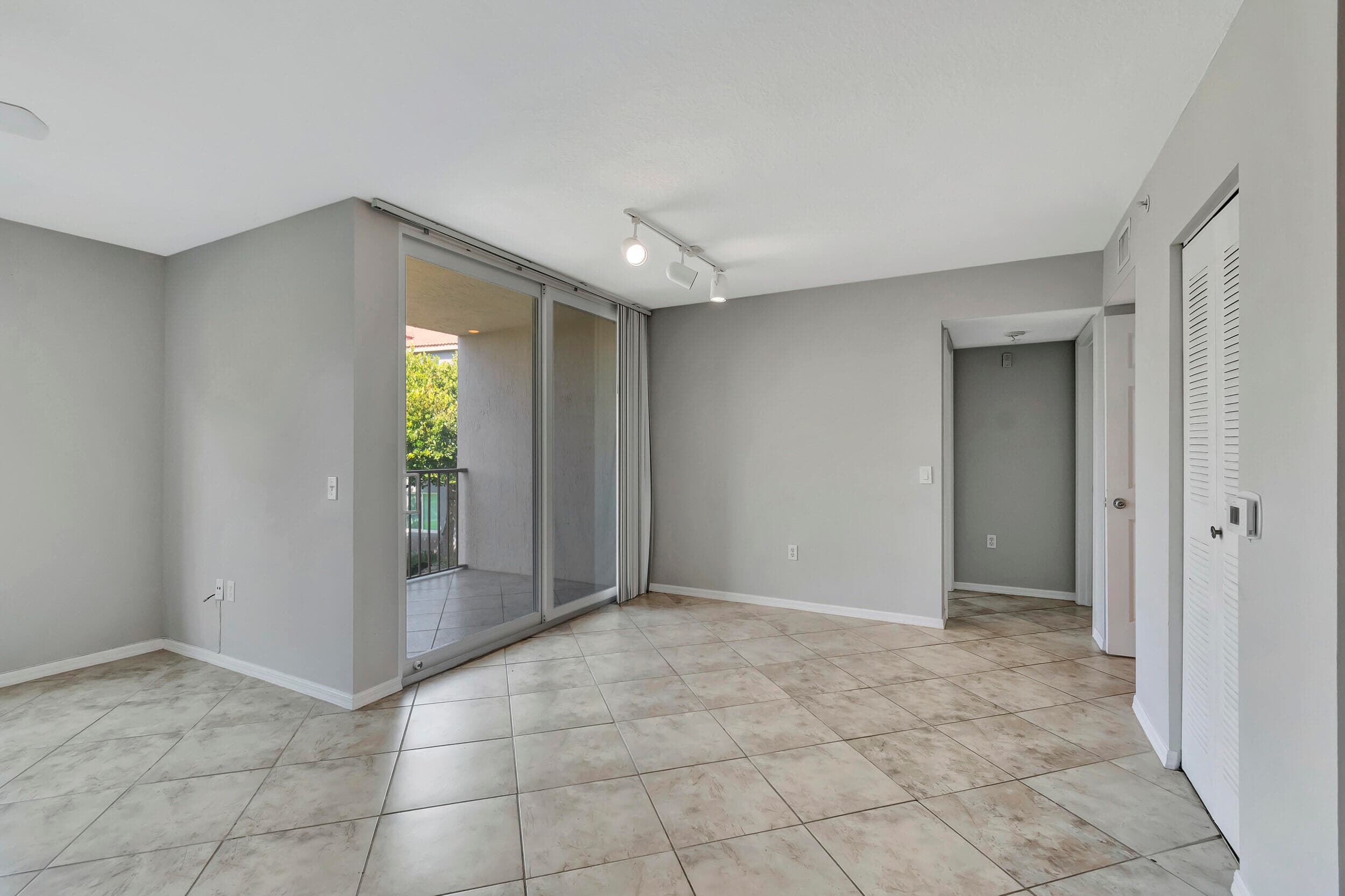 116 Villa Circle 116, Boynton Beach, FL 33435 — photo 8 of 40