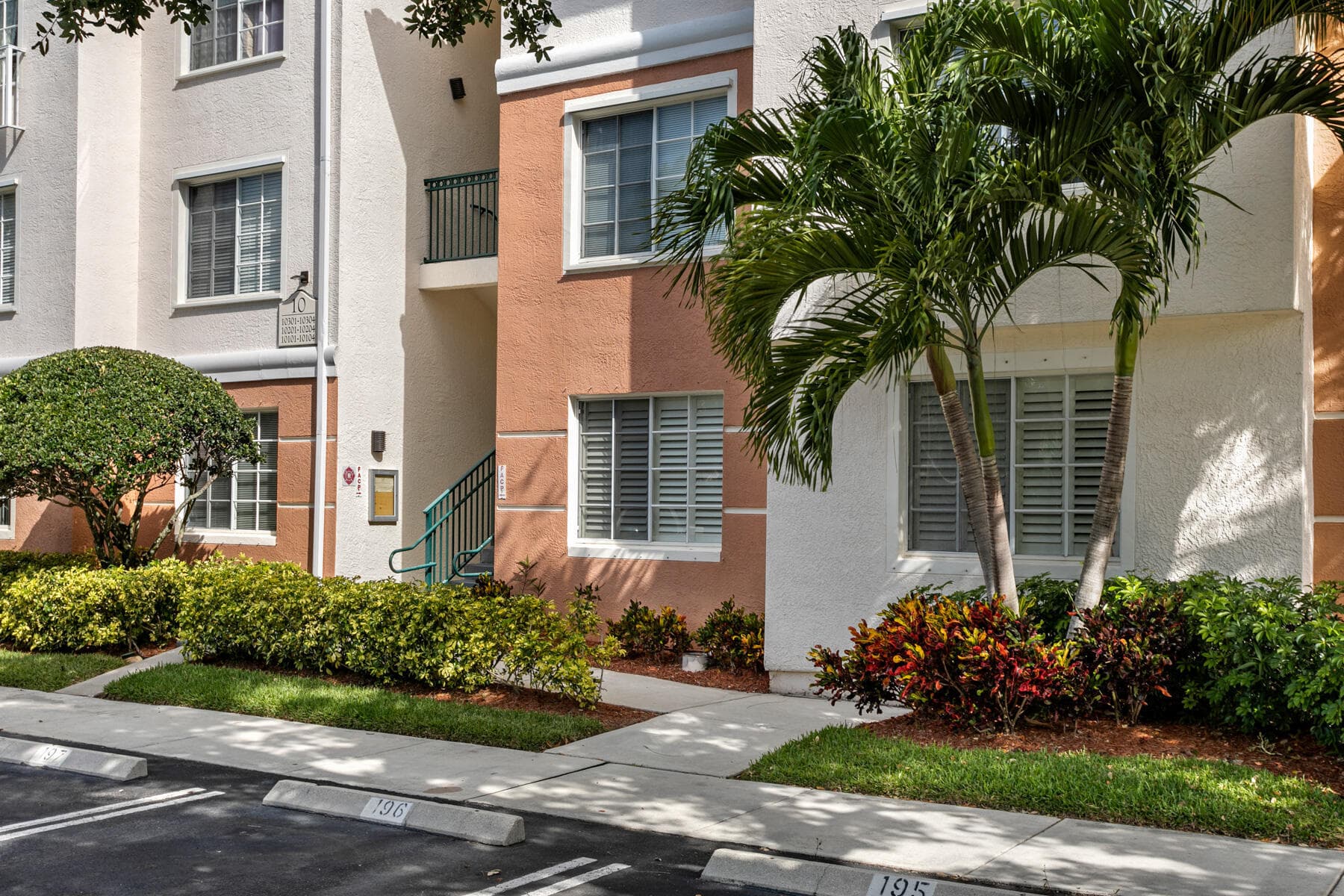 10103 W Myrtlewood Cir Circle W, Palm Beach Gardens, FL 33418 — photo 2 of 26