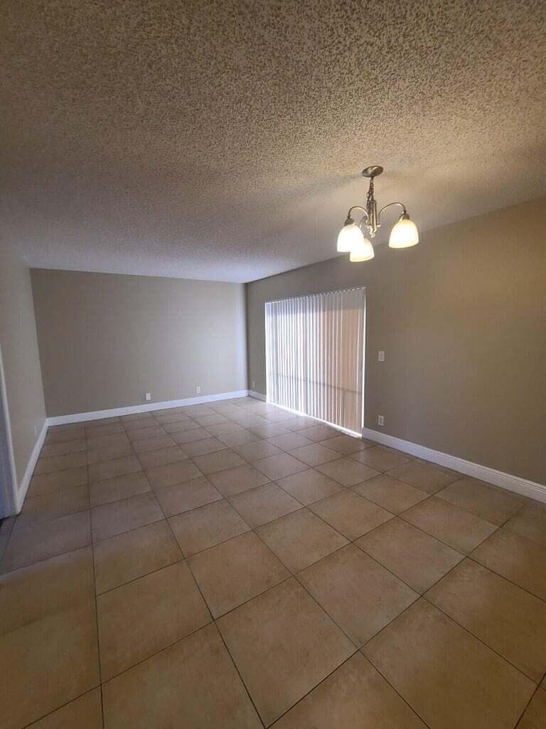 1517 Lake Crystal Drive E, West Palm Beach, FL 33411 — photo 5 of 19