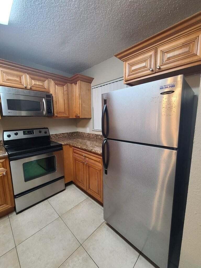 1517 Lake Crystal Drive E, West Palm Beach, FL 33411 — photo 6 of 19