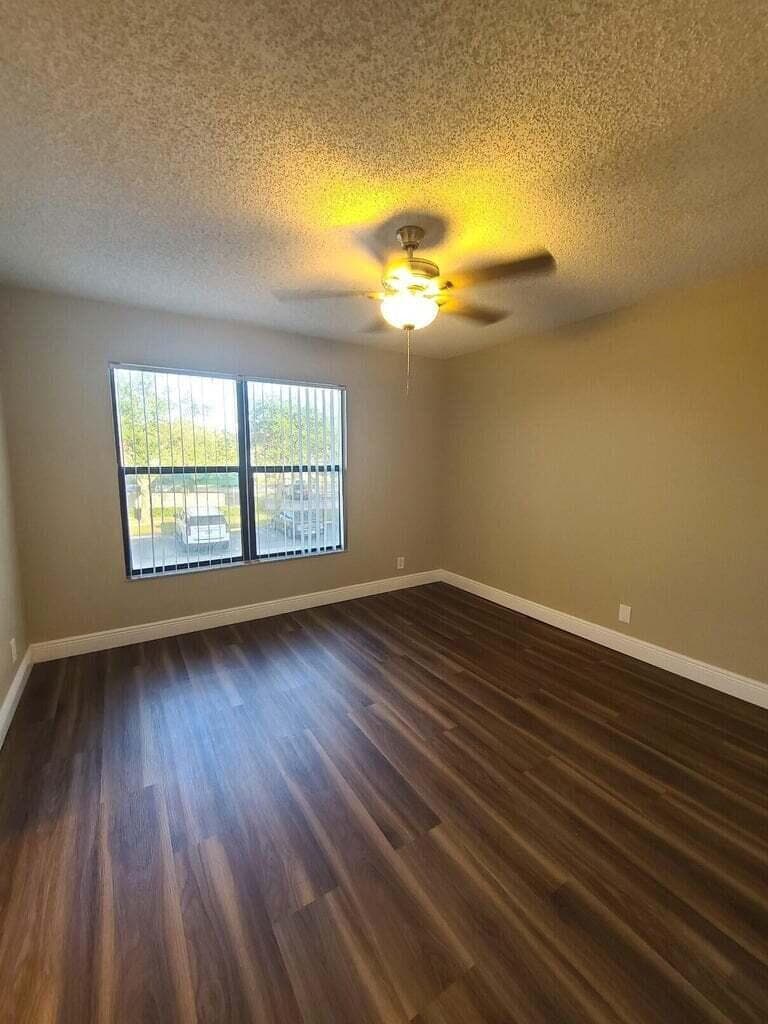 1517 Lake Crystal Drive E, West Palm Beach, FL 33411 — photo 10 of 19