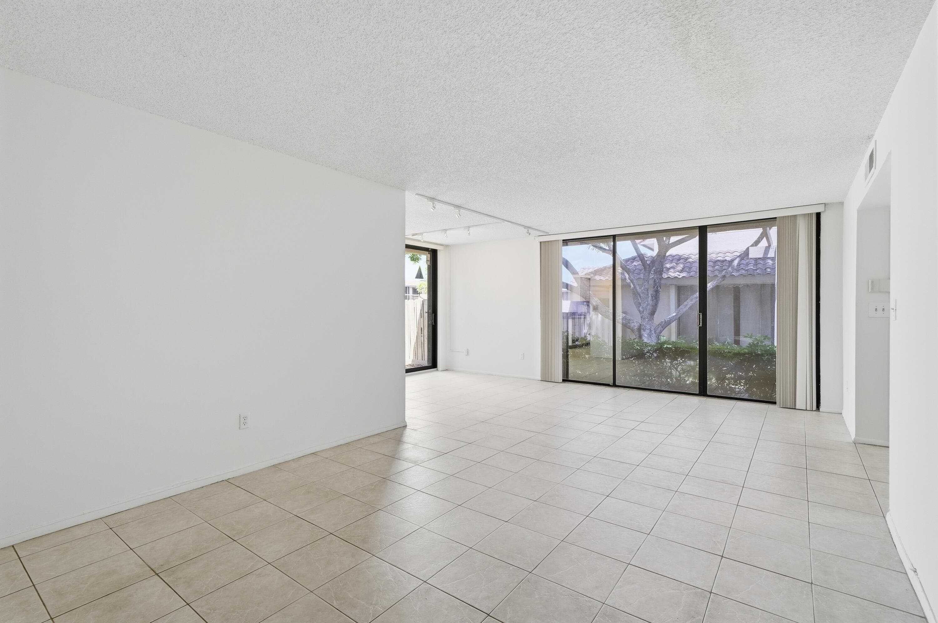 20615 NE 7th Court, Miami, FL 33179 — photo 4 of 37