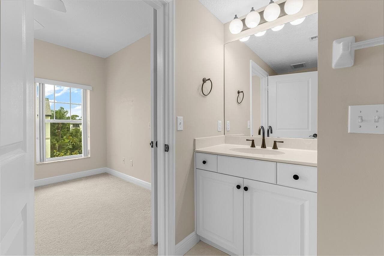 1620 42nd Square 104, Vero Beach, FL 32960 — photo 22 of 43