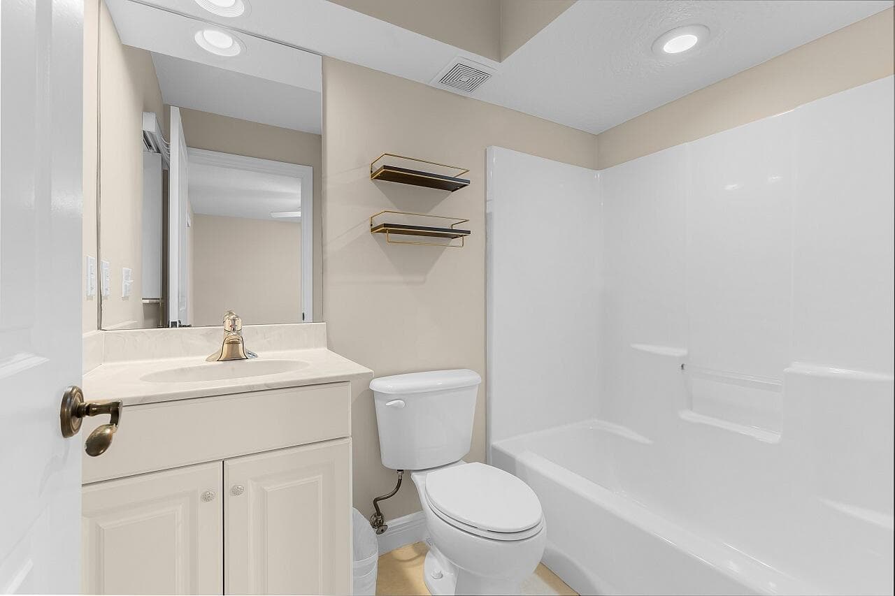 1620 42nd Square 104, Vero Beach, FL 32960 — photo 32 of 43