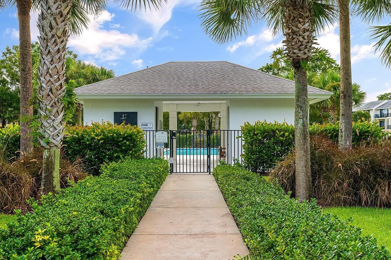 1620 42nd Square 104, Vero Beach, FL 32960 — photo 40 of 43