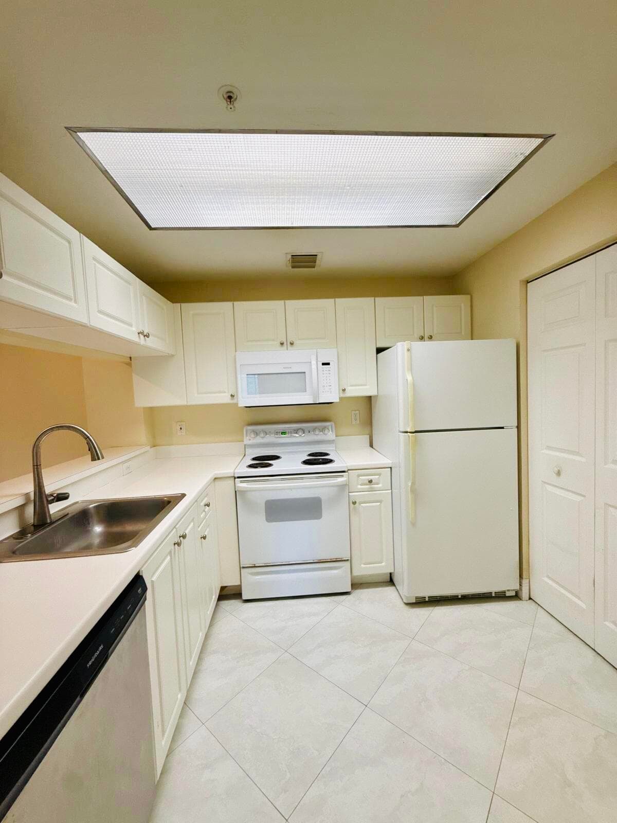 2917 Tuscany Court 204, Palm Beach Gardens, FL 33410 — photo 4 of 10