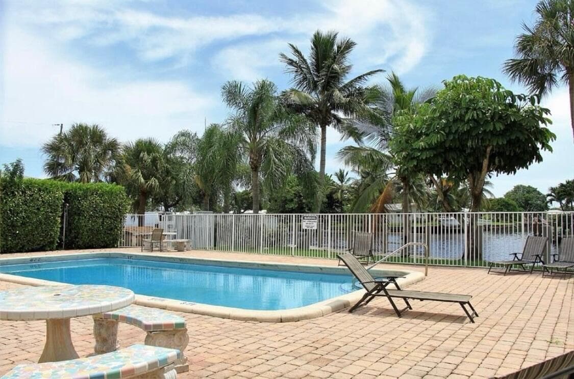 251 SE 6th Avenue 7, Pompano Beach, FL 33060 — photo 18 of 23