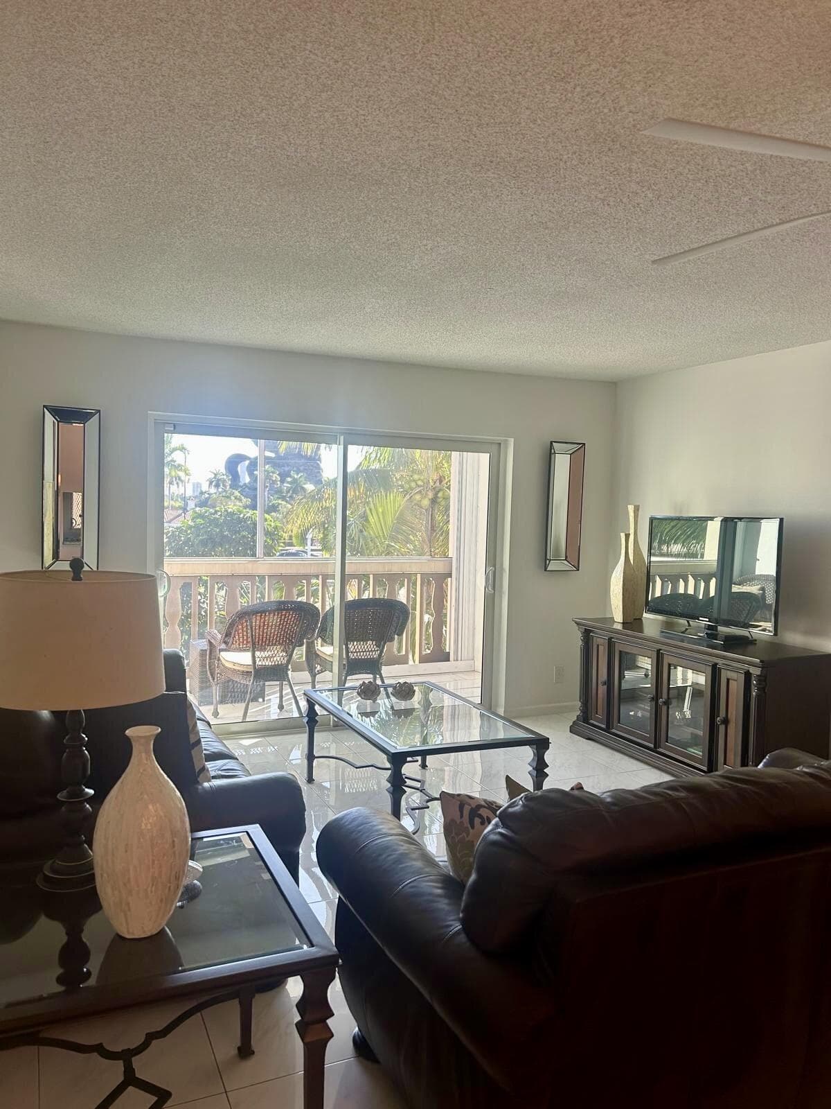 410 SE 2nd Street 323, Hallandale Beach, FL 33009 — photo 1 of 7