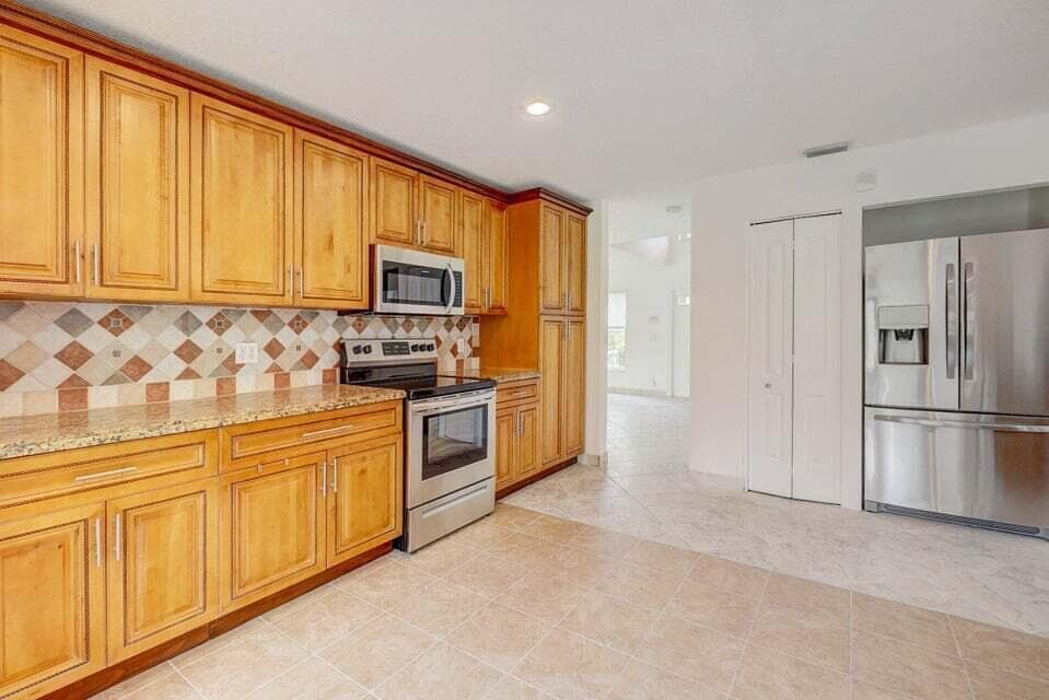 10758 Lake Jasmine Drive, Boca Raton, FL 33498 — photo 6 of 34