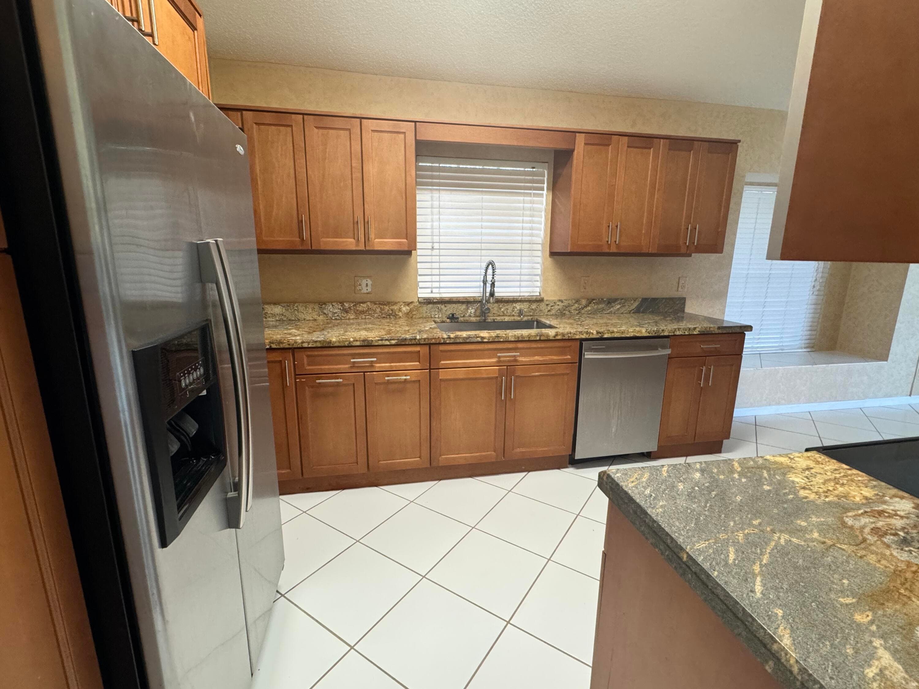 6113 Greenspointe Drive 10, Boynton Beach, FL 33437 — photo 5 of 33