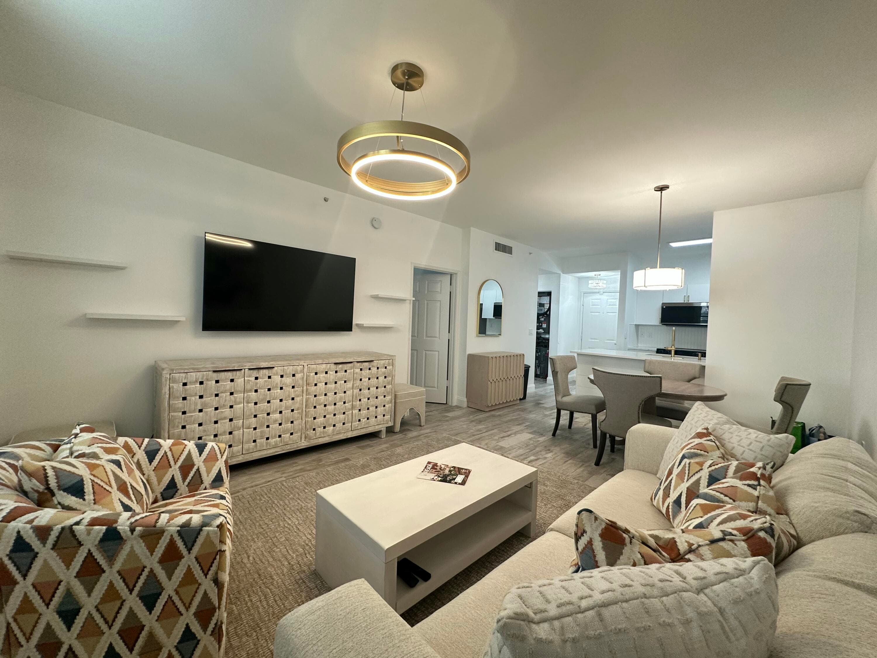 630 S Sapodilla Avenue 104, West Palm Beach, FL 33401 — photo 1 of 31