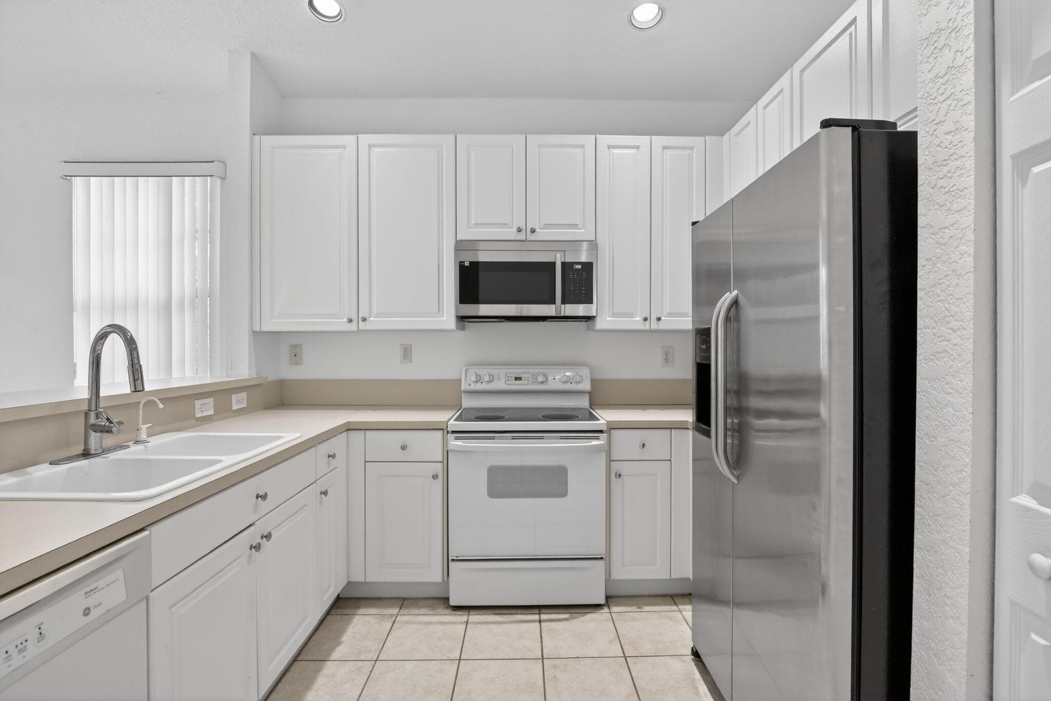 7915 NW 20th Street, Pembroke Pines, FL 33024 — photo 11 of 45