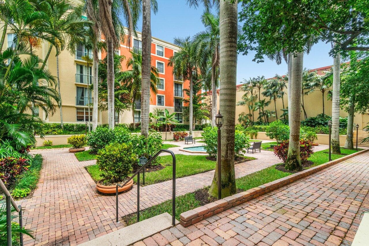 630 S Sapodilla Avenue 110, West Palm Beach, FL 33401 — photo 23 of 37