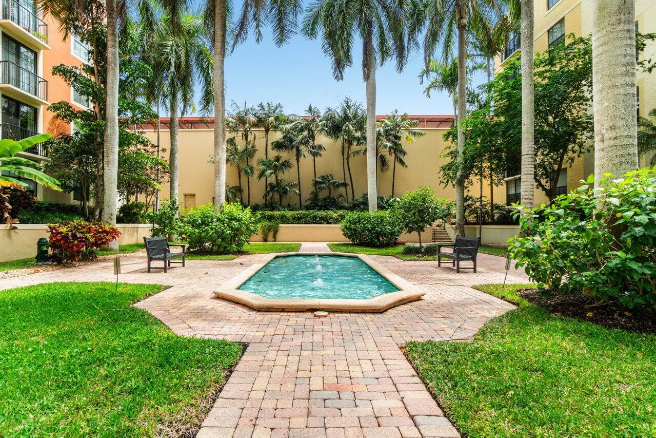 630 S Sapodilla Avenue 110, West Palm Beach, FL 33401 — photo 28 of 37
