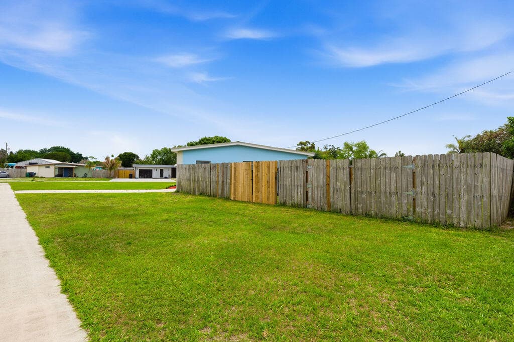 102 SE El Sito Court, Port St. Lucie, FL 34983 — photo 6 of 27