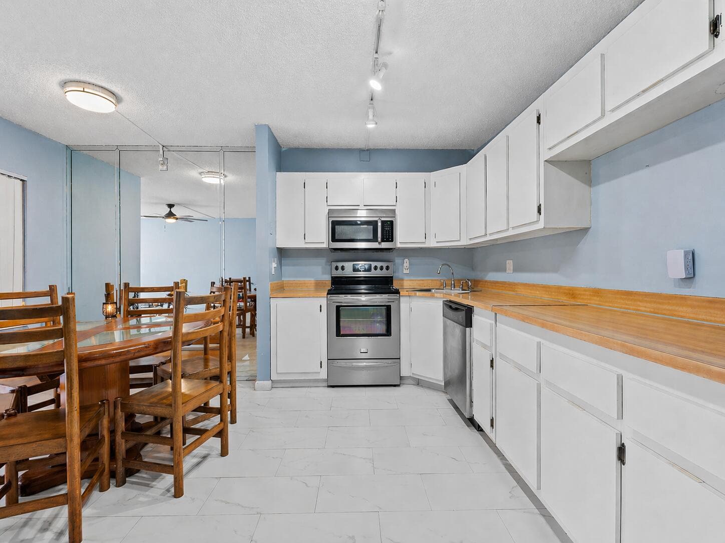 13750 Oneida Drive E1, Delray Beach, FL 33446 — photo 6 of 22
