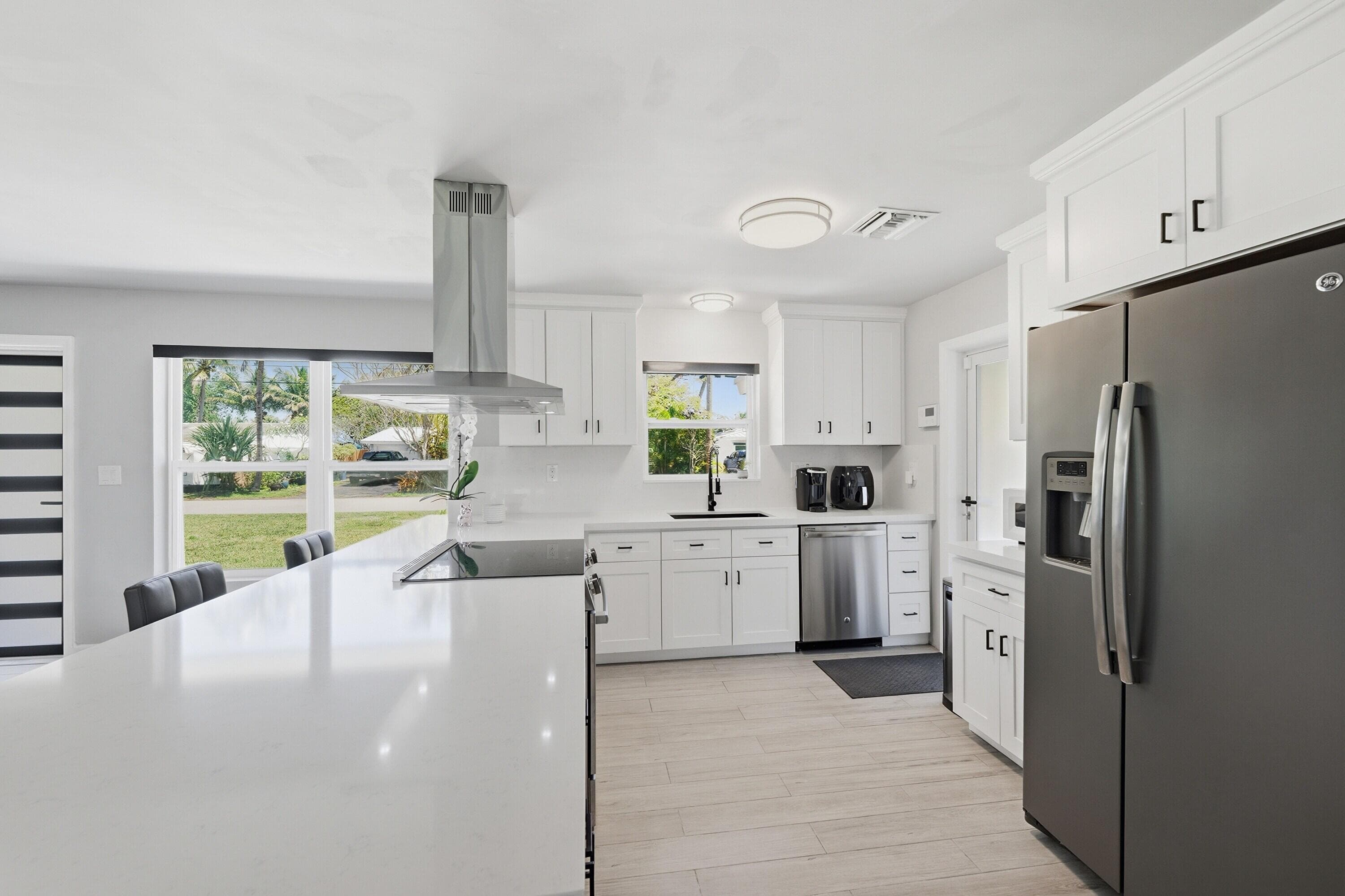 4441 NE 15th Avenue, Oakland Park, FL 33334 — photo 2 of 45