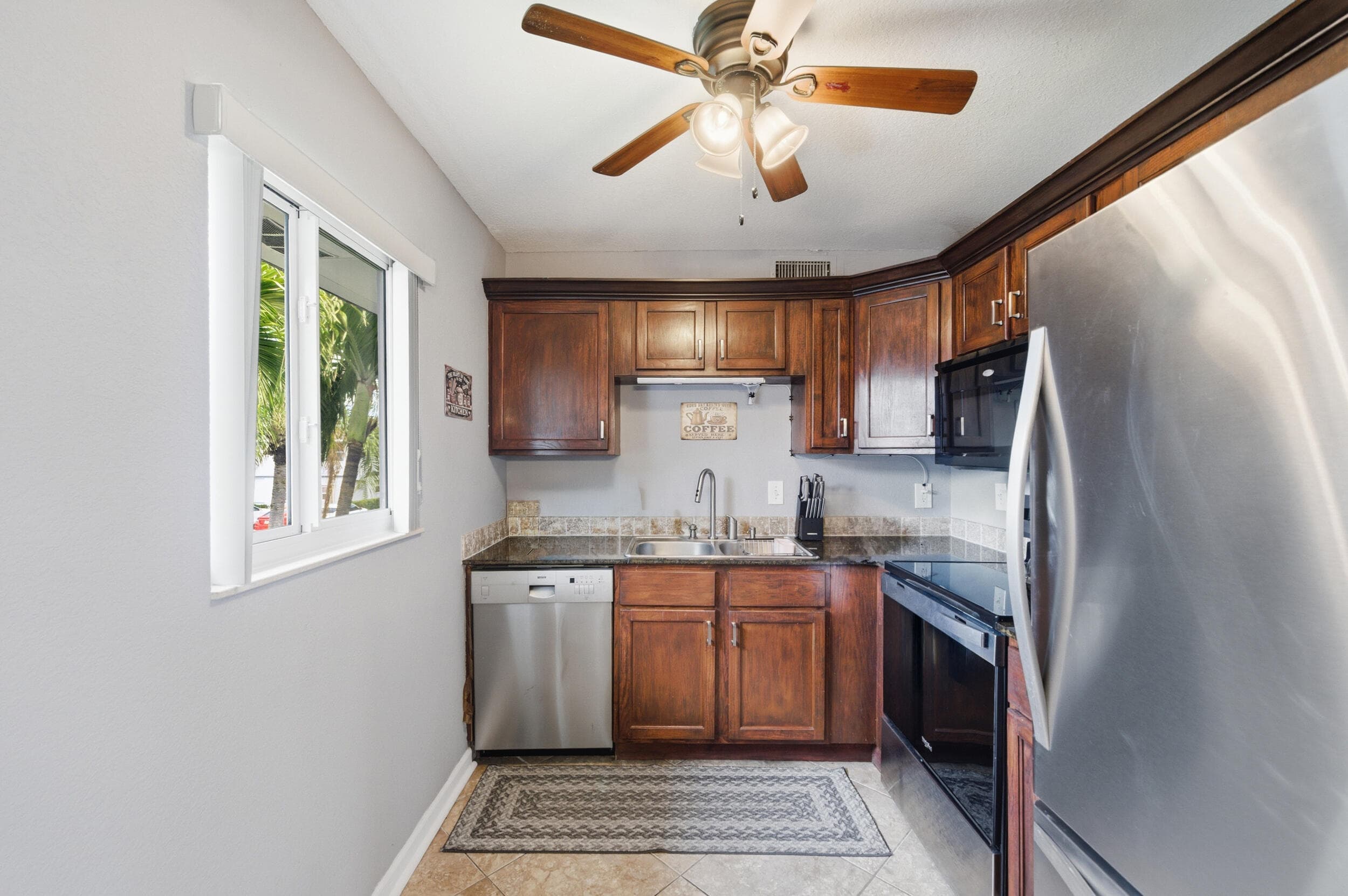 376 Saxony H, Delray Beach, FL 33446 — photo 14 of 32
