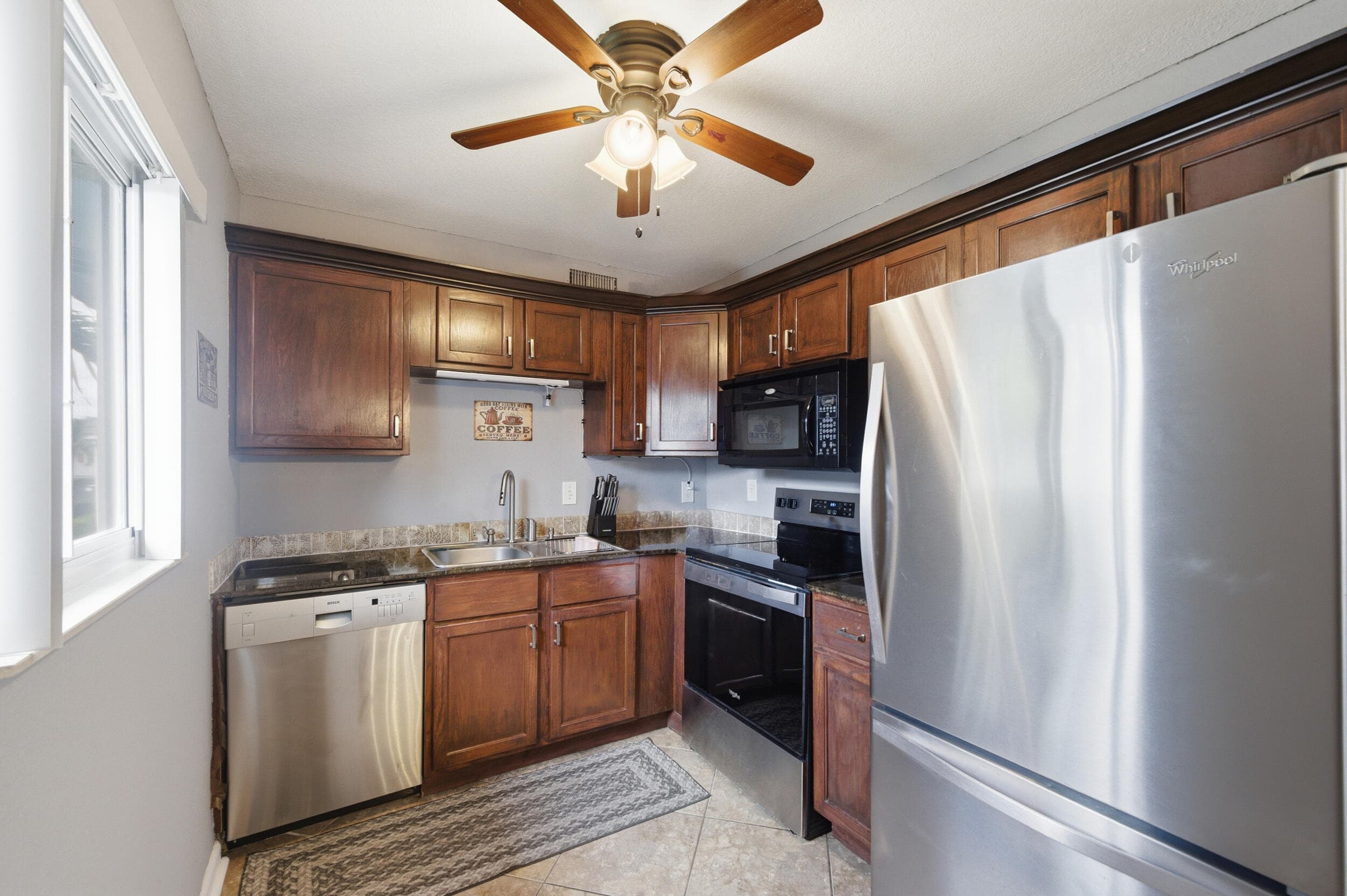 376 Saxony H, Delray Beach, FL 33446 — photo 15 of 32