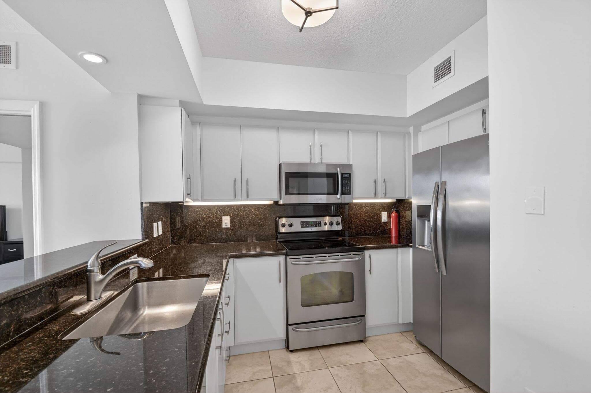 403 S Sapodilla Avenue 307, West Palm Beach, FL 33401 — photo 8 of 53