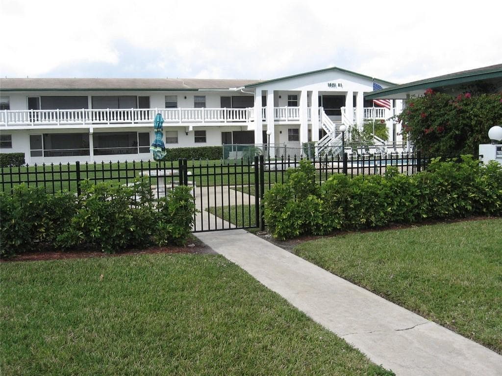 1621 NW 46th Avenue 101, Lauderhill, FL 33313 — photo 15 of 19