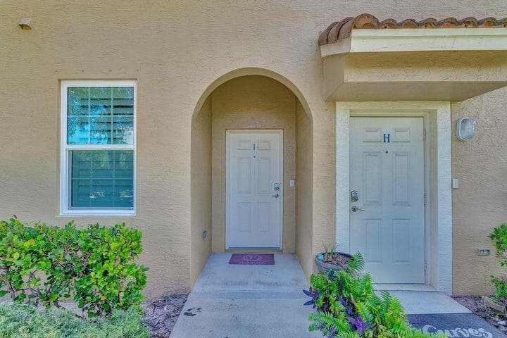 152 Village Boulevard H, Tequesta, FL 33469 — photo 3 of 32