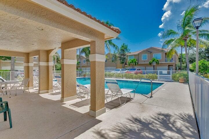 152 Village Boulevard H, Tequesta, FL 33469 — photo 22 of 32
