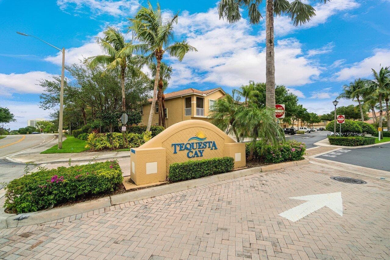 152 Village Boulevard H, Tequesta, FL 33469 — photo 25 of 32