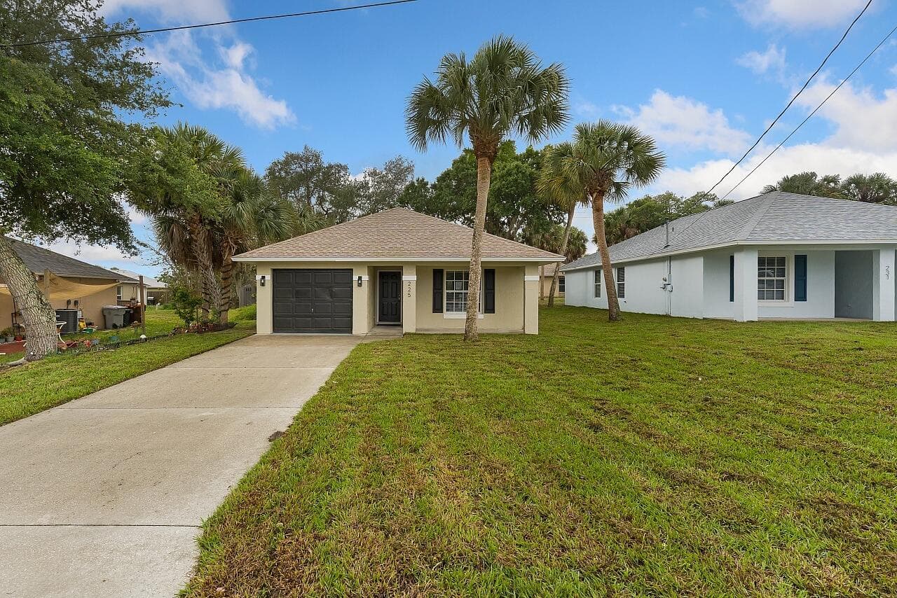 225 12th Street SW, Vero Beach, FL 32962 — photo 3 of 30