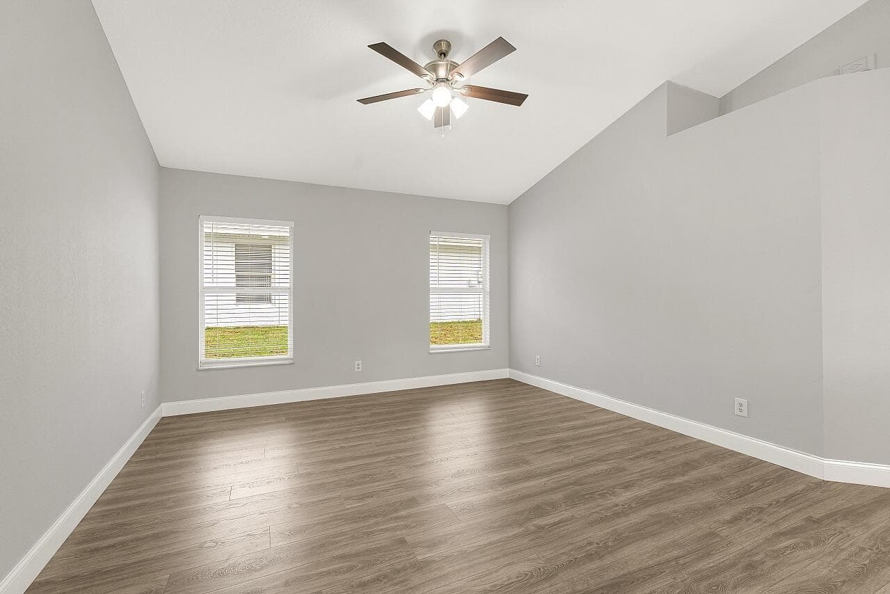 225 12th Street SW, Vero Beach, FL 32962 — photo 5 of 30