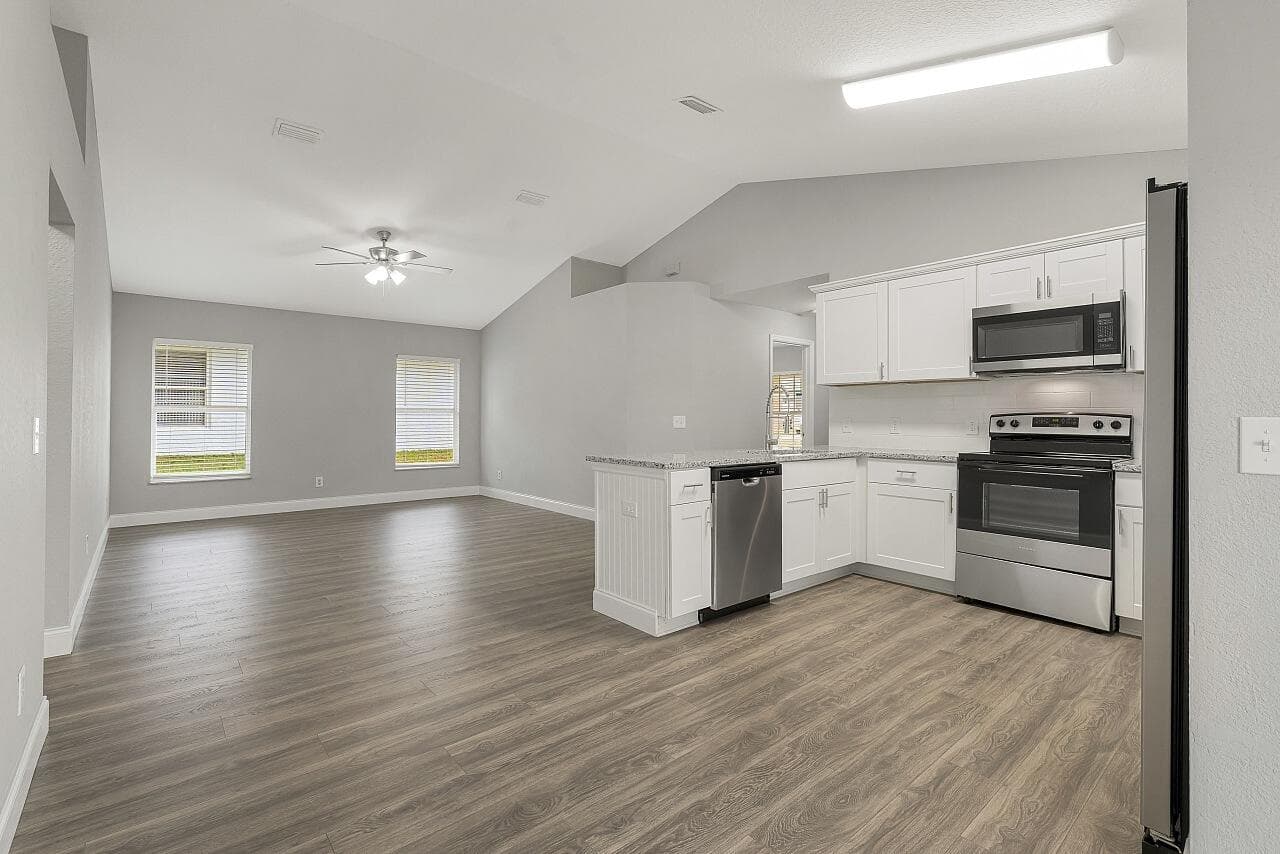 225 12th Street SW, Vero Beach, FL 32962 — photo 15 of 30
