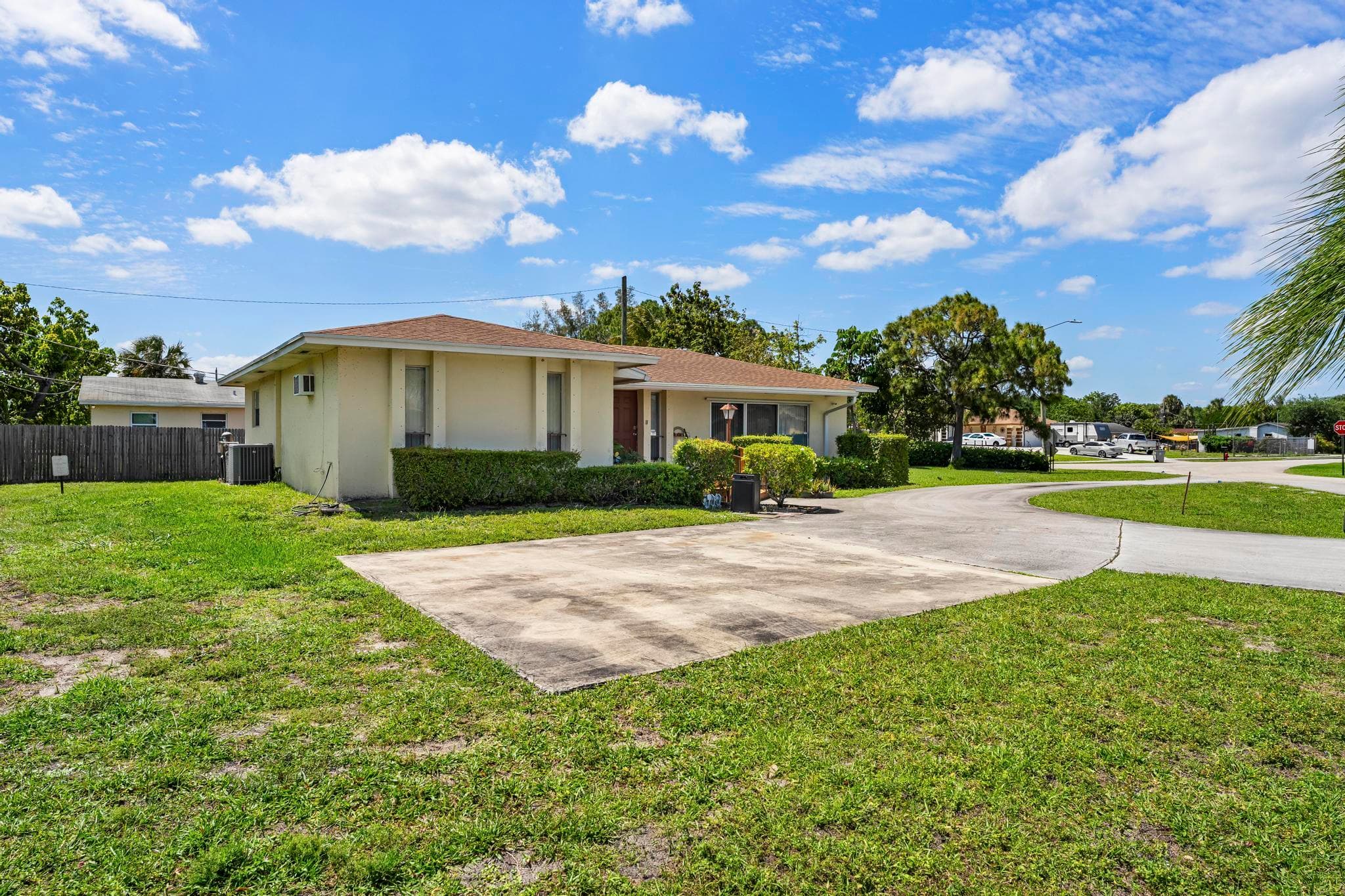 1675 E Breezy Lane, West Palm Beach, FL 33417 — photo 3 of 56