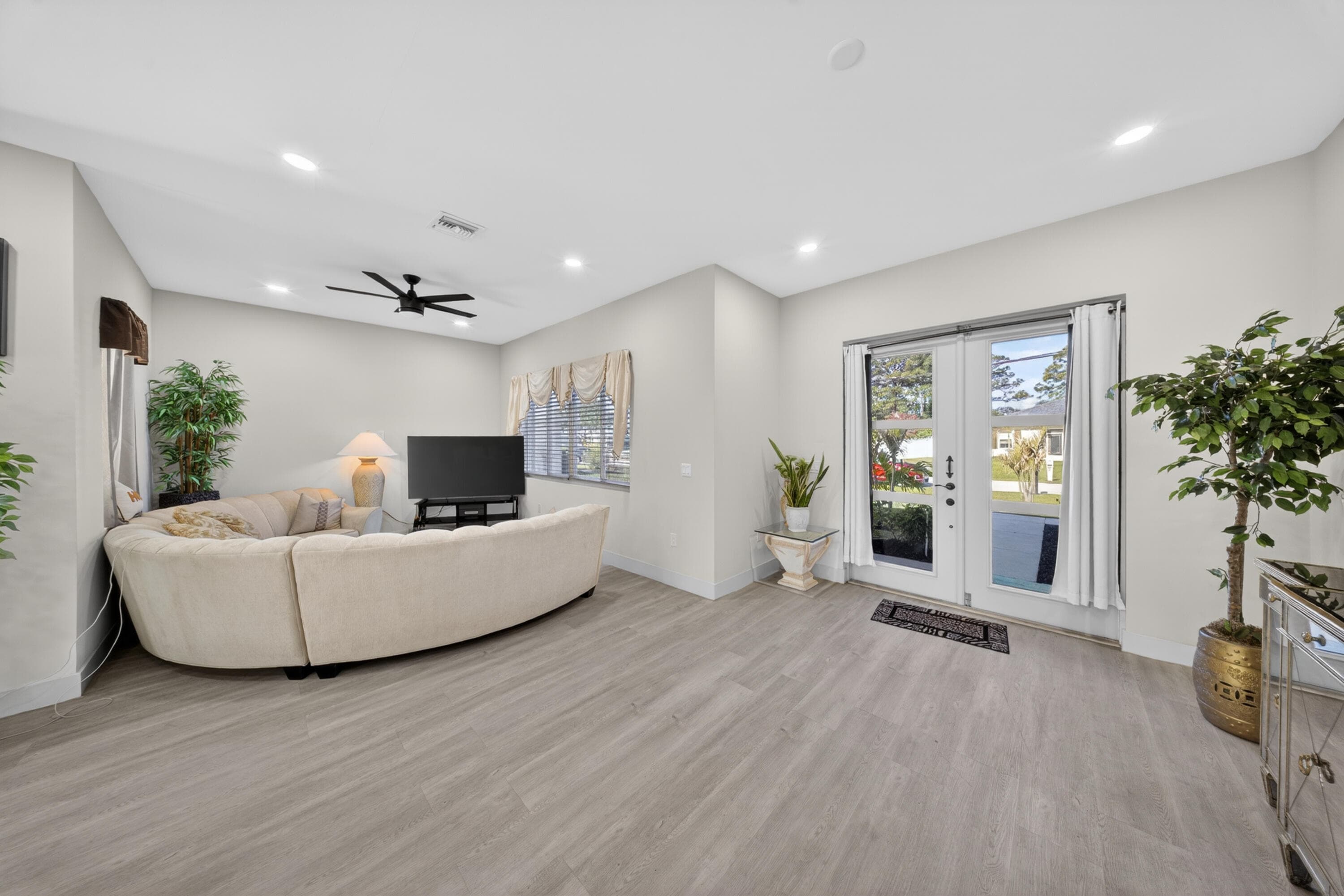 1633 SW Davis Street, Port St. Lucie, FL 34953 — photo 4 of 44