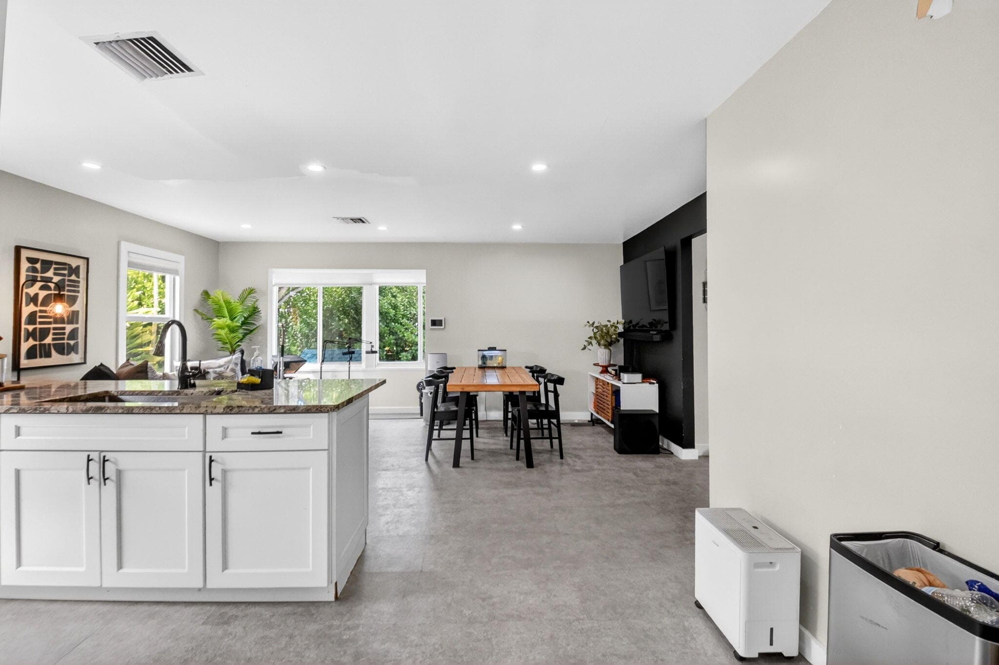 702 Forest Hill Boulevard, West Palm Beach, FL 33405 — photo 4 of 34