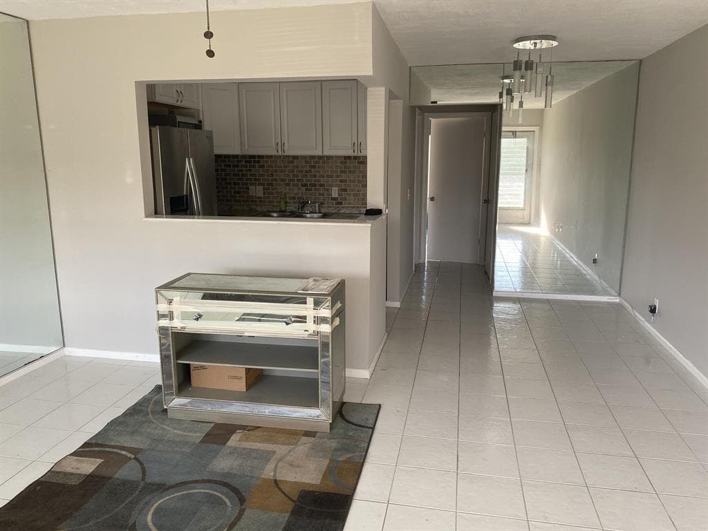 71 Easthampton C, West Palm Beach, FL 33417 — photo 2 of 11