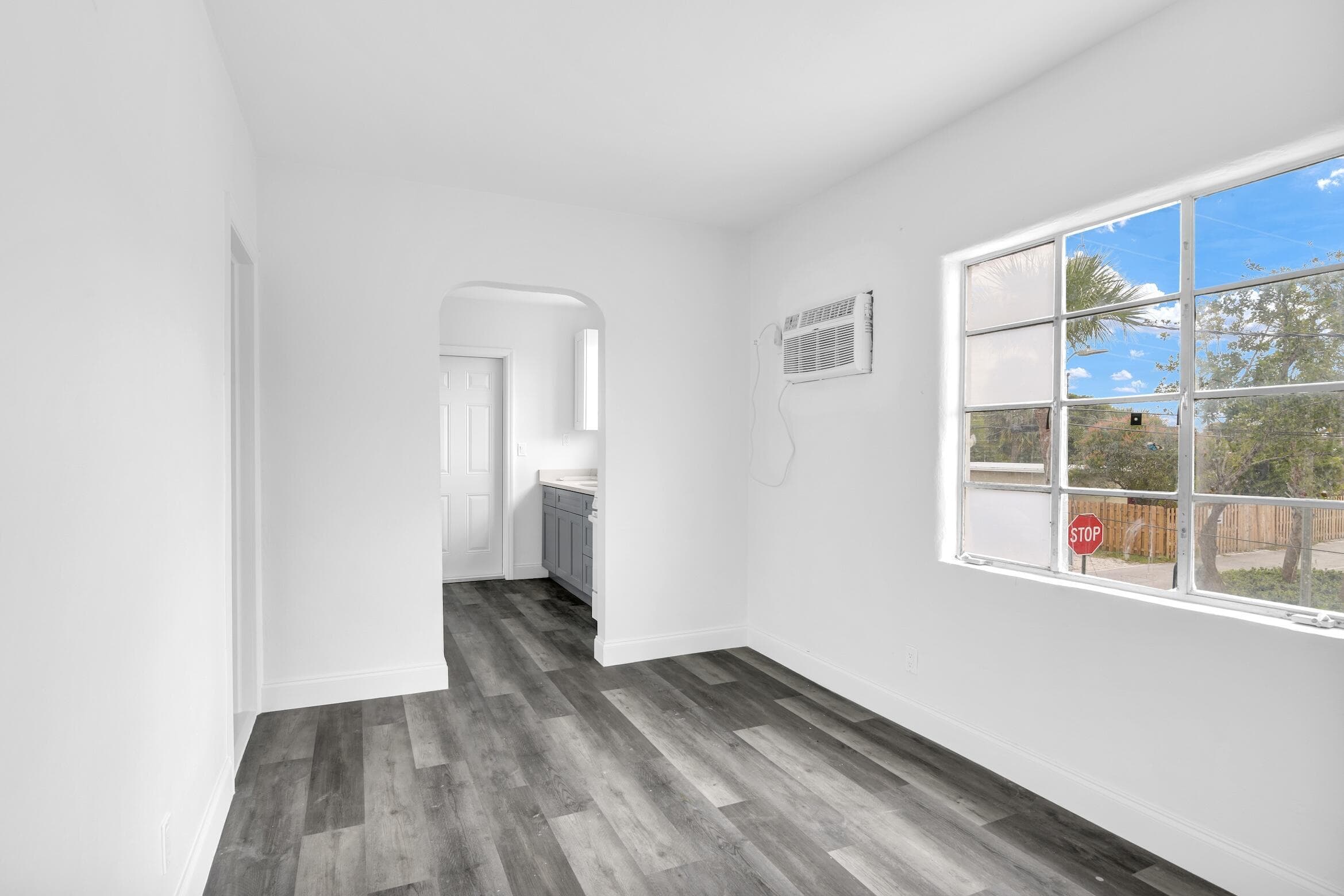 820 N Dixie Highway 4, Lake Worth Beach, FL 33460 — photo 1 of 29