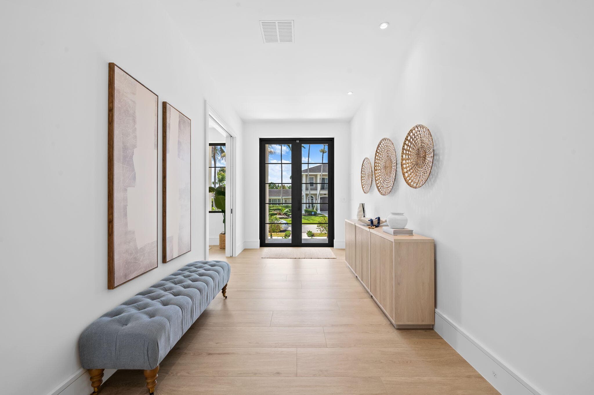 2725 NE 28th Street, Fort Lauderdale, FL 33306 — photo 3 of 40