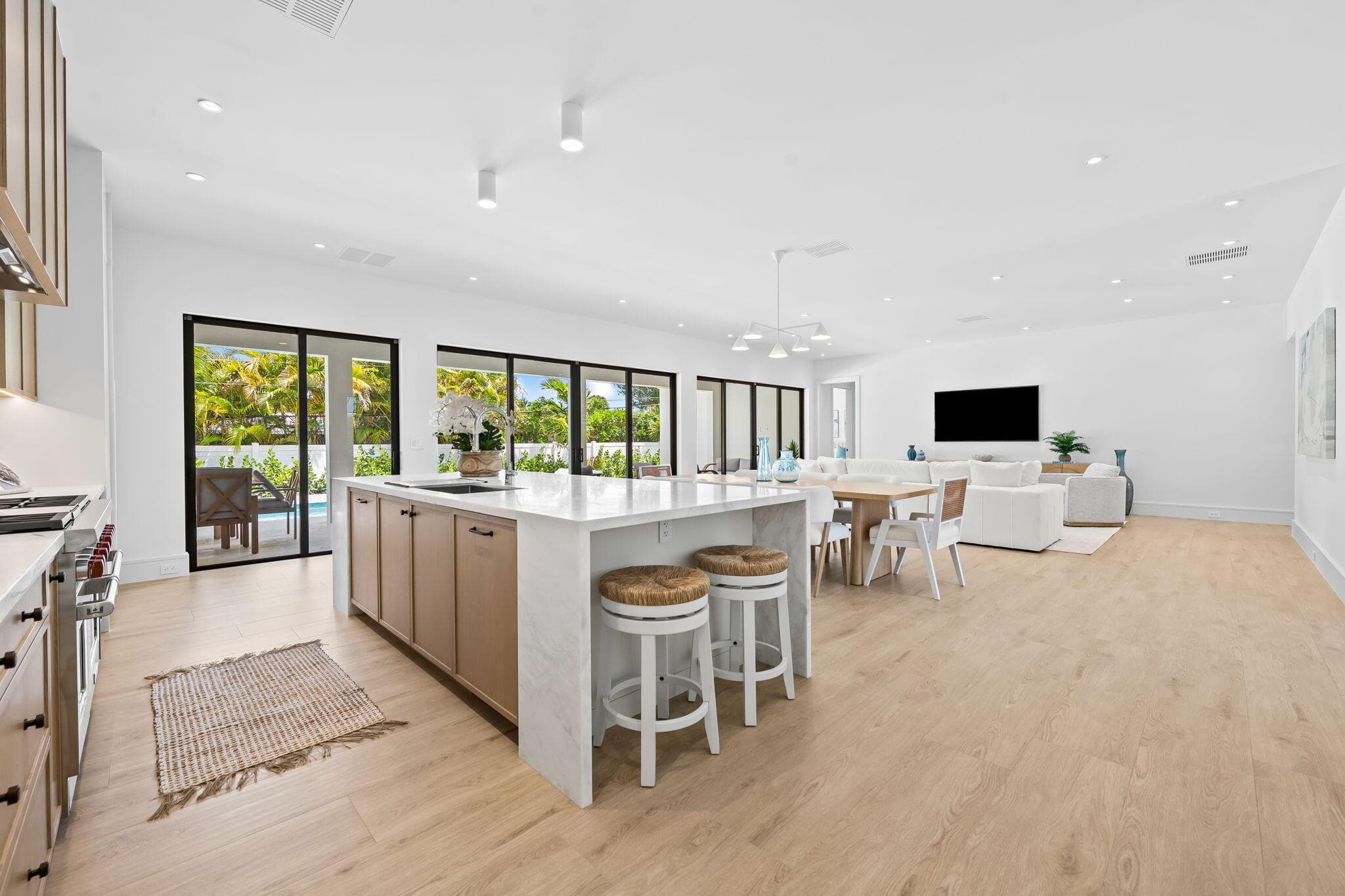 2725 NE 28th Street, Fort Lauderdale, FL 33306 — photo 10 of 40