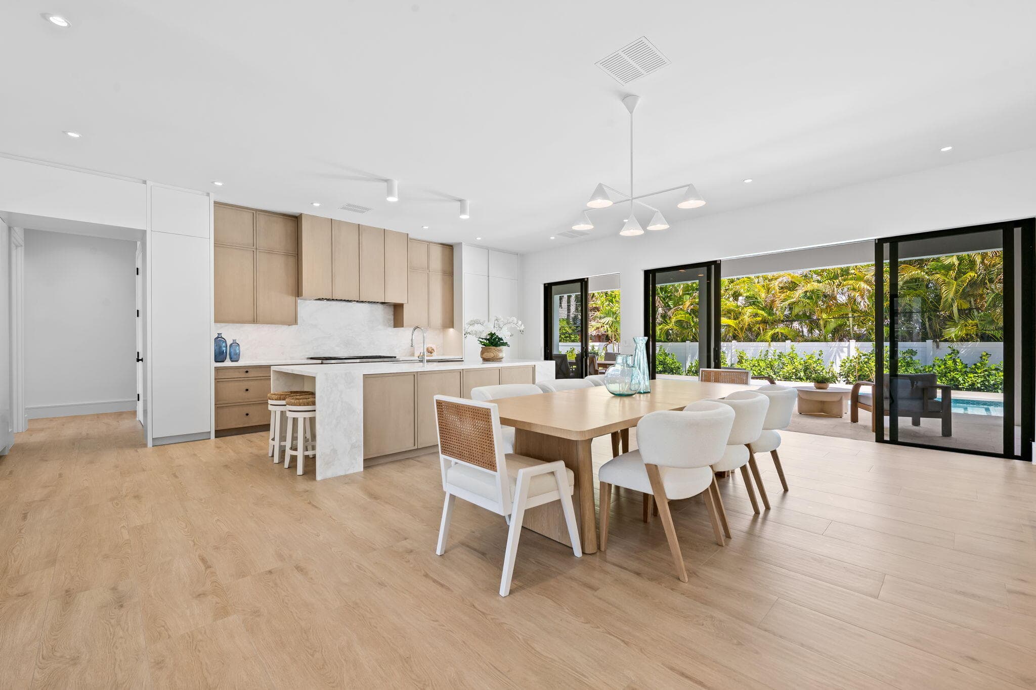 2725 NE 28th Street, Fort Lauderdale, FL 33306 — photo 14 of 40