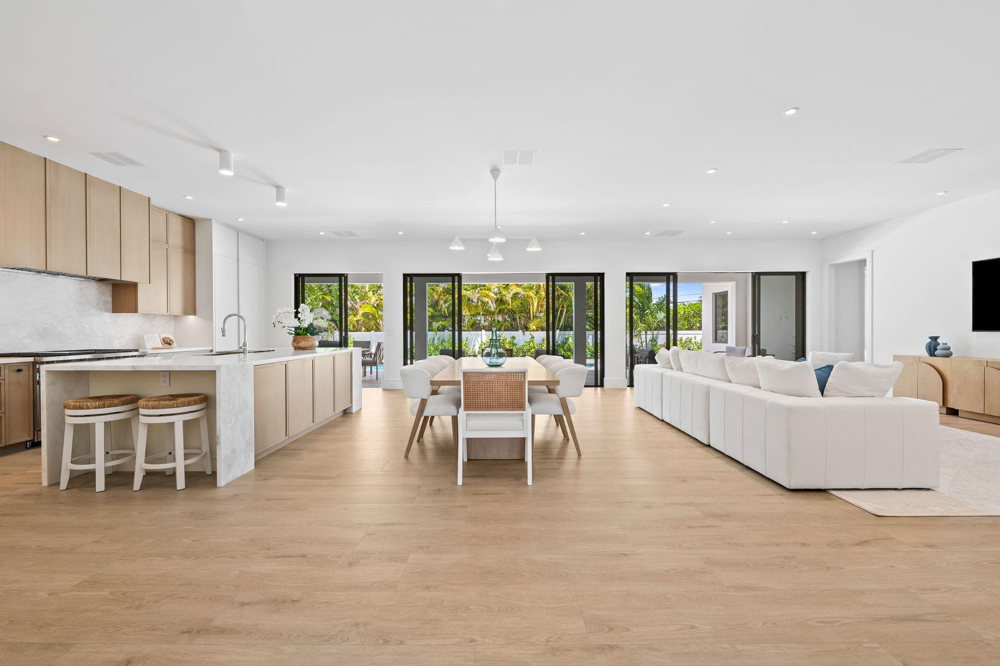 2725 NE 28th Street, Fort Lauderdale, FL 33306 — photo 11 of 40