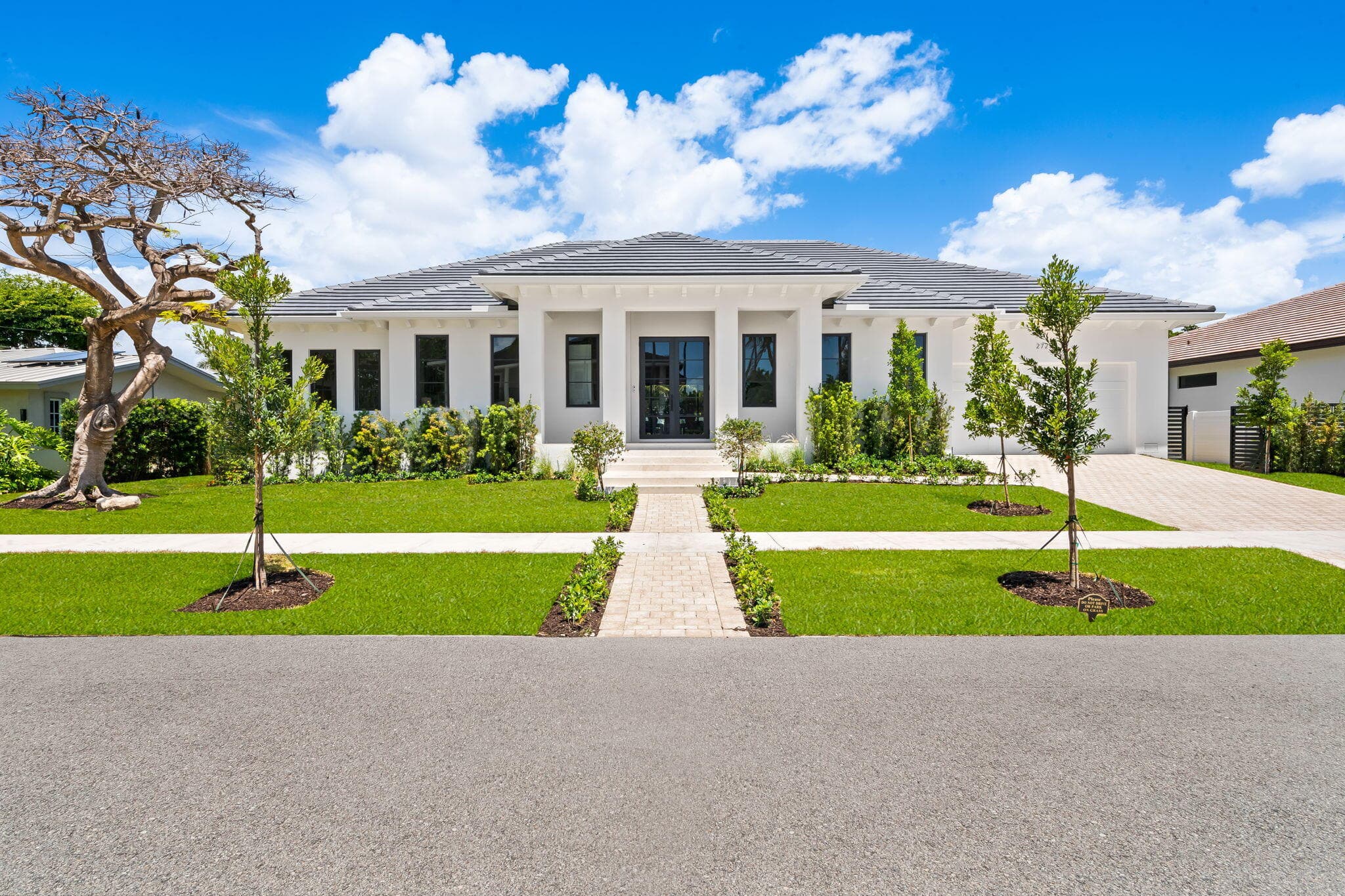 2725 NE 28th Street, Fort Lauderdale, FL 33306 — photo 1 of 40