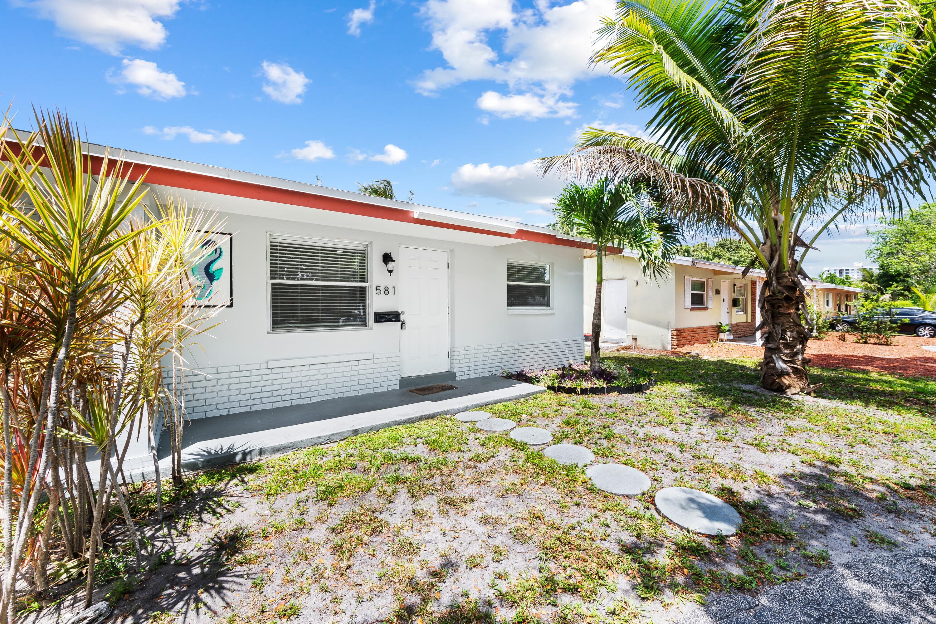 581 NW 17th Place, Fort Lauderdale, FL 33311 — photo 2 of 15