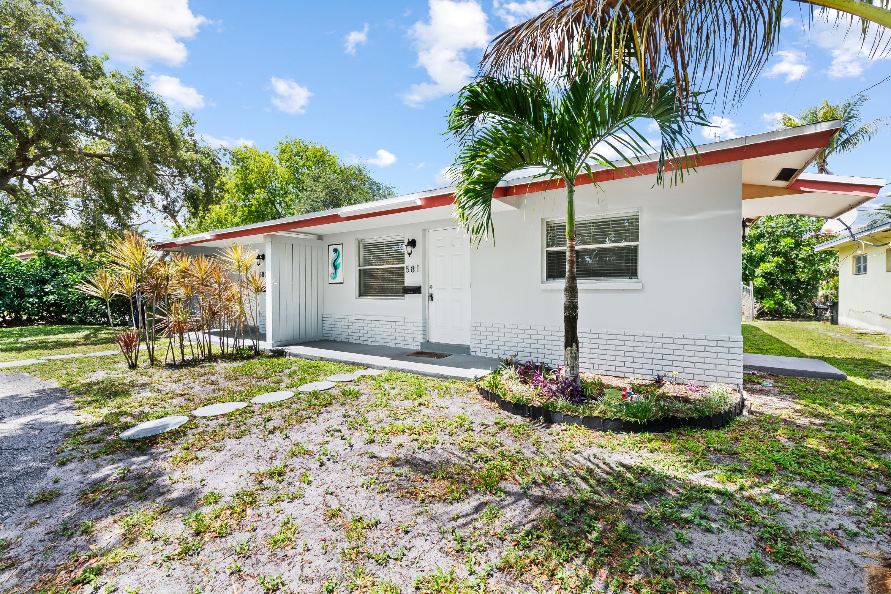 581 NW 17th Place, Fort Lauderdale, FL 33311 — photo 3 of 15